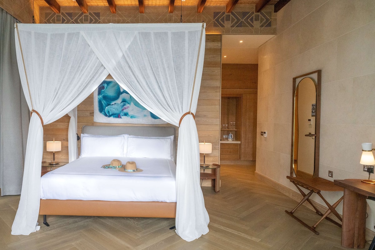 Deluxe Room, 1 King Bed, Accessible