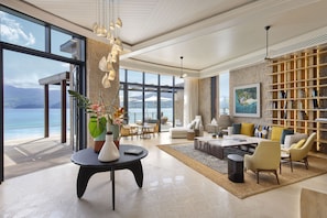 Coin salon dans le hall