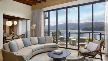 Suite, 1 Bedroom (Cliffhouse Panorama) | Living area