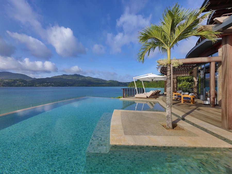 3 piscinas externas, espreguiçadeiras