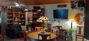 Interior - Quiet Garden Retreat Downtown Orlando - Private Apartment, Shared Pool and Patio (Orlando)