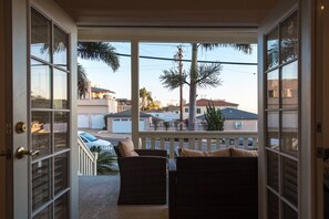 Interior - Beautiful, Large Home - Bay Views and Parking! (San Diego)
