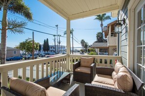 Property grounds - Beautiful, Large Home - Bay Views and Parking! (San Diego)