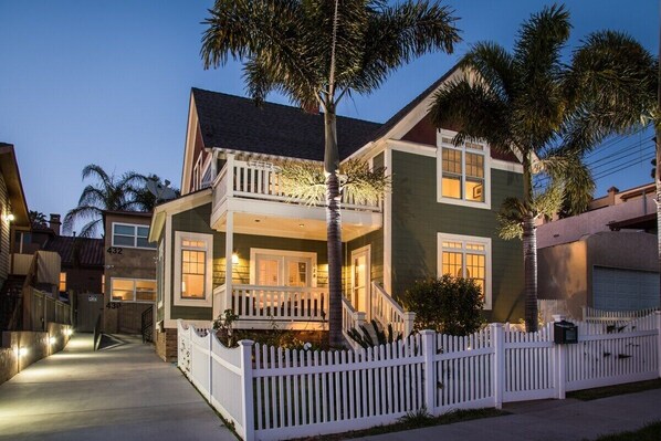 Exterior - Beautiful, Large Home - Bay Views and Parking! (San Diego)