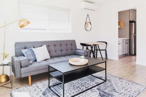 TV, offices - Modern Comfort & Design in Amazing South Park! (San Diego)