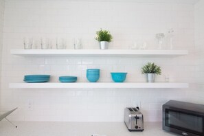 Interior - Private, Detached Fun Cottage in North Park (San Diego)