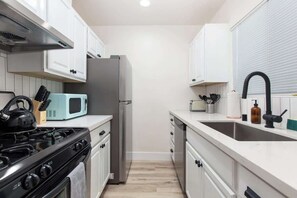 Fridge, microwave, oven, stovetop - Ocean Beach Apartment w/ Parking & Beach Access! (San Diego)
