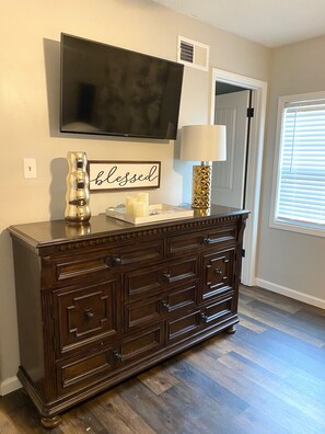 Interior - Modern & Marvelous-  3 bed 2 bath East Memphis Gem   (Memphis)