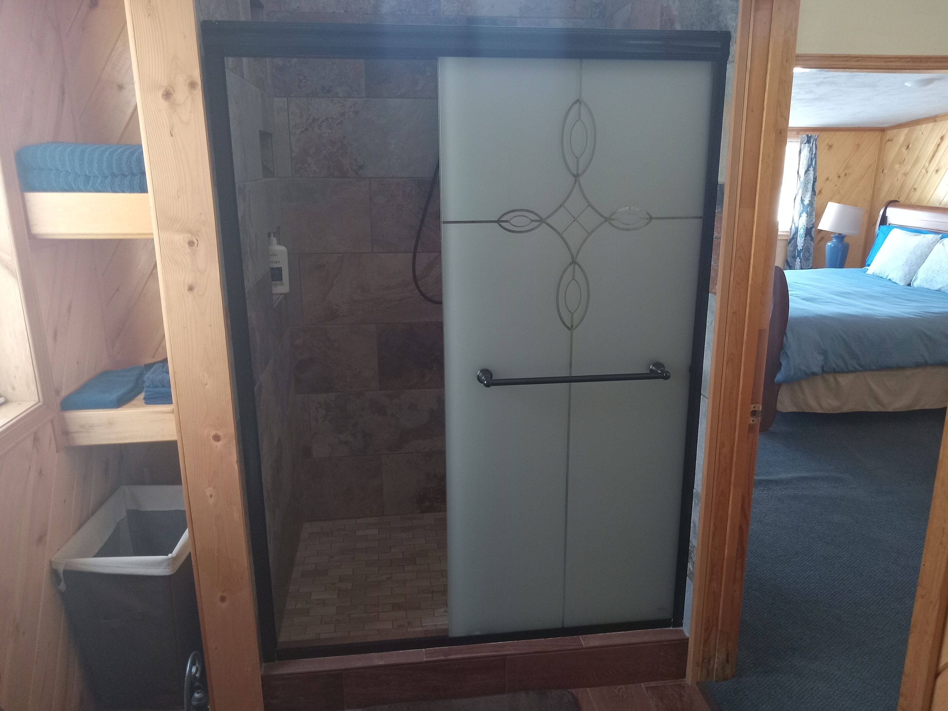 5 soverom, skrivebord, strykejern/-brett og wi-fi (inkludert)