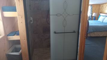 5 makuuhuonetta, työpöytä, silitysrauta/-lauta, ilmainen Wi-Fi