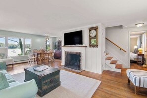 Een televisie en een kantoor