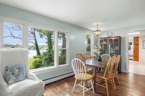 Dining - Waterfront on Orleans Cove! (Orleans)