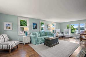 Téléviseur, bureau