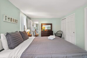 3 slaapkamers, een strijkplank/strijkijzer, wifi, beddengoed