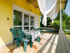 Outdoor dining - Sunny Day by Interhome (Balatonmariafurdo)