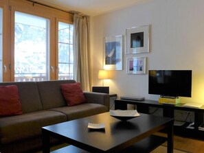 TV, fireplace, DVD player