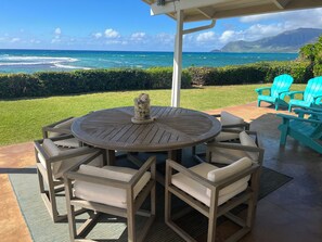 Outdoor dining - Hawaii Beach Retreat- Sand, Surf, Pineapples and Paradise (Waianae)