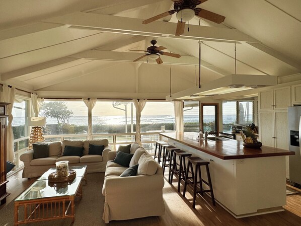 TV, stereo - Hawaii Beach Retreat- Sand, Surf, Pineapples and Paradise (Waianae)