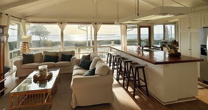 Hawaii Beach Retreat- Sand, Surf, Pineapples and Paradise