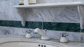 Combined shower/bathtub, hair dryer, towels, soap