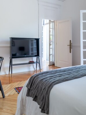 1 bedroom, in-room safe, desk, iron/ironing board