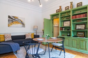 Smart TV, fireplace, books