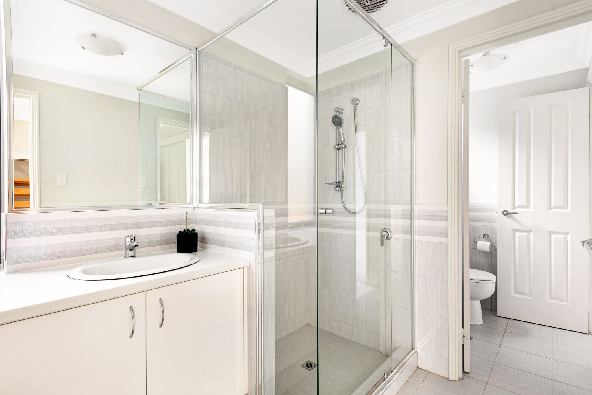 Brand New House in Central Location For Non Smokers Only — image 21