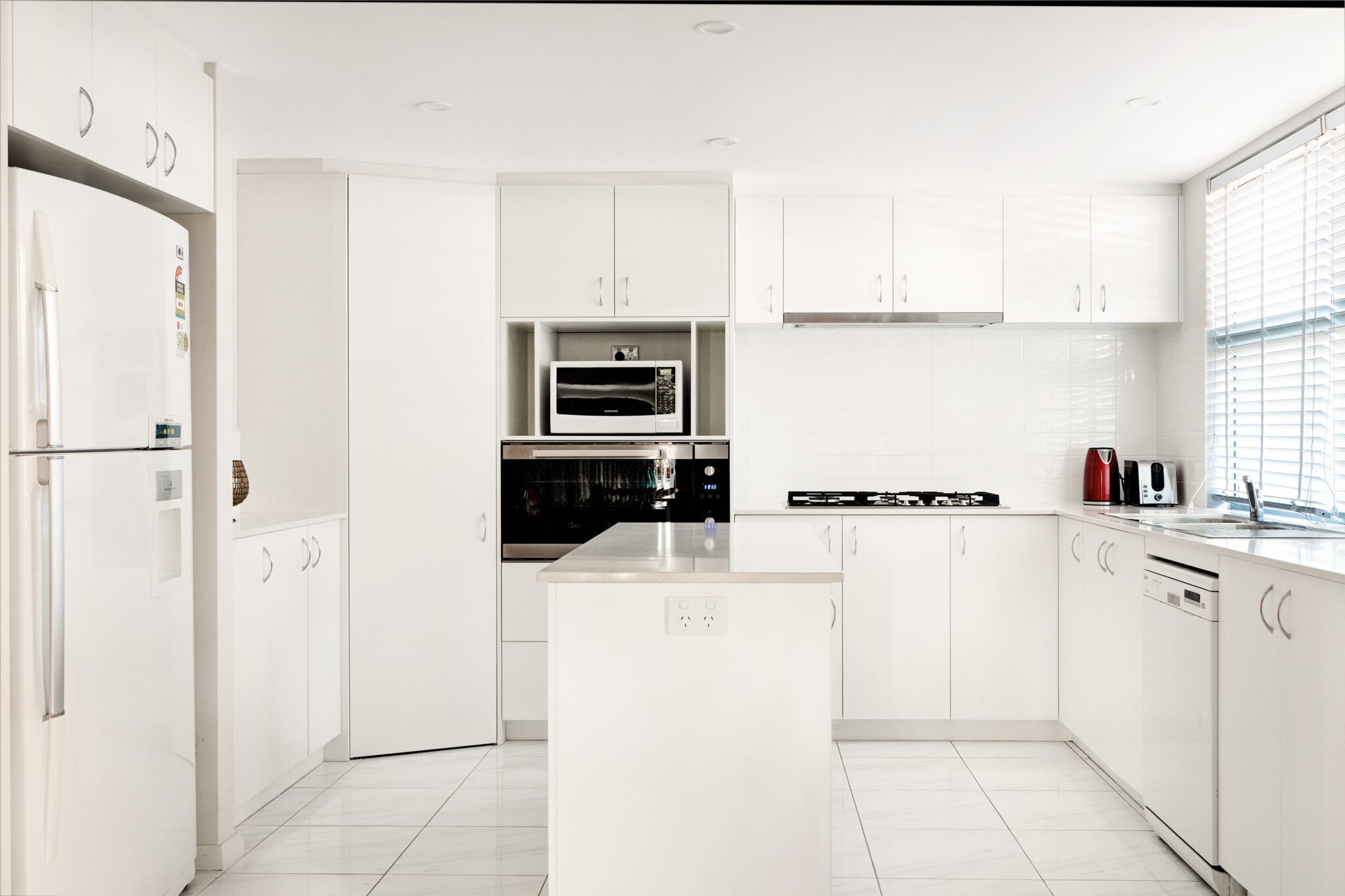 Brand New House in Central Location For Non Smokers Only — image 9