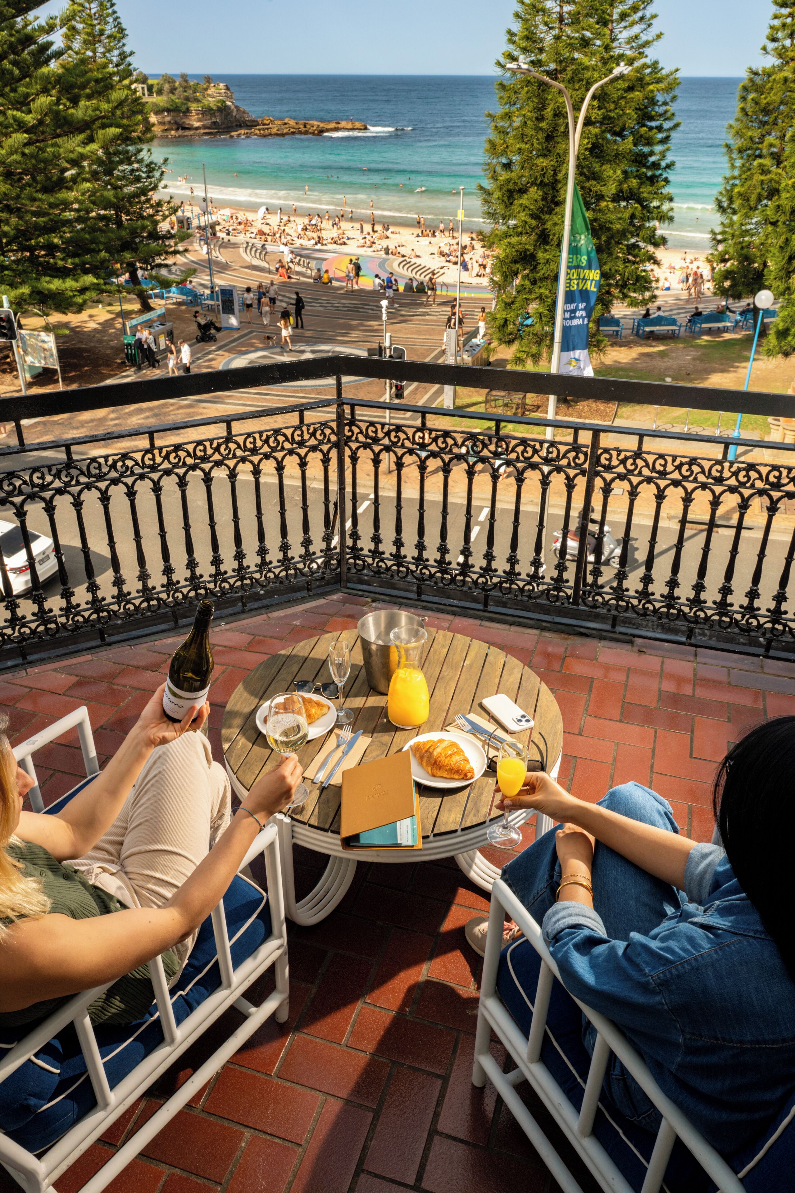 Bay Suite, 1 King Bed | In-room safe, iron/ironing board, free WiFi, bed sheets