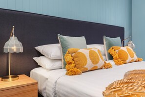 Coffres-forts dans les chambres, fer et planche à repasser