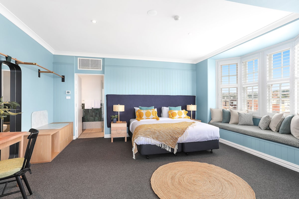 bay suite, 1 king bed | 1 bedroom, in-room safe, iron/ironing board, free wifi