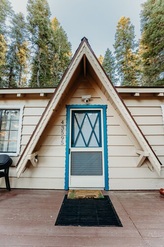 Sierra Pines Chalet! Sled Hills! Close to Hiking/Biking Trails! Fenced-In Yard!