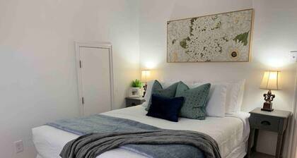 Jailer`s Cottage | 130-Year-Old Gem | Sleeps 12