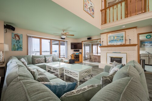 BAYFRONT-STUNNING VIEWS-2 Blocks to Beach-Walk to Dining/Bars-Dog Friendly