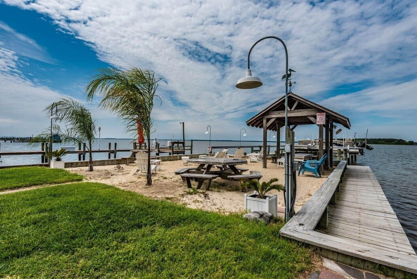 BAYFRONT-STUNNING VIEWS-2 Blocks to Beach-Walk to Dining/Bars-Dog Friendly