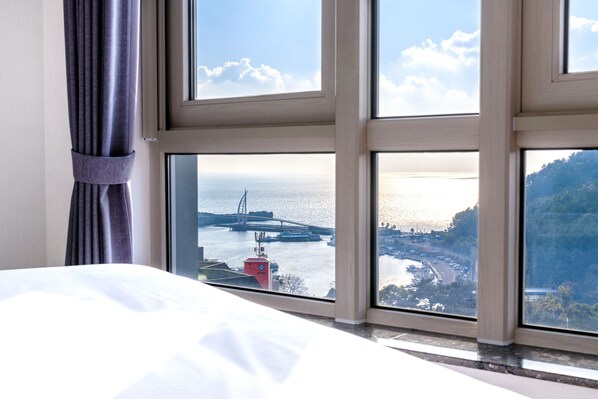 Premier Double Room, Sea View | Beach/ocean view - Shin Shin Hotel Seogwipo (Seogwipo)
