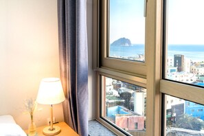 Junior Twin Room, Sea View | Beach/ocean view - Shin Shin Hotel Seogwipo (Seogwipo)