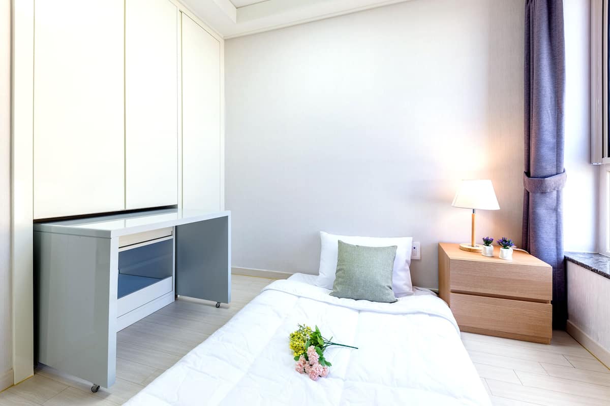 ห้องซิงเกิล (Korean Ondol) | โต๊ะทำงาน, พื้นที่ทำงานแบบใช้แล็ปท็อป, ผ้าม่านกันแสง, ห้องเก็บเสียง