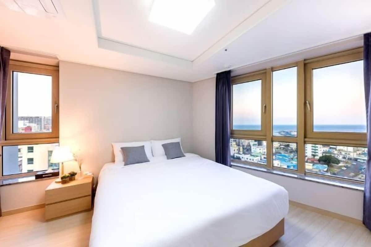 1 bedroom, individually furnished, desk, laptop workspace