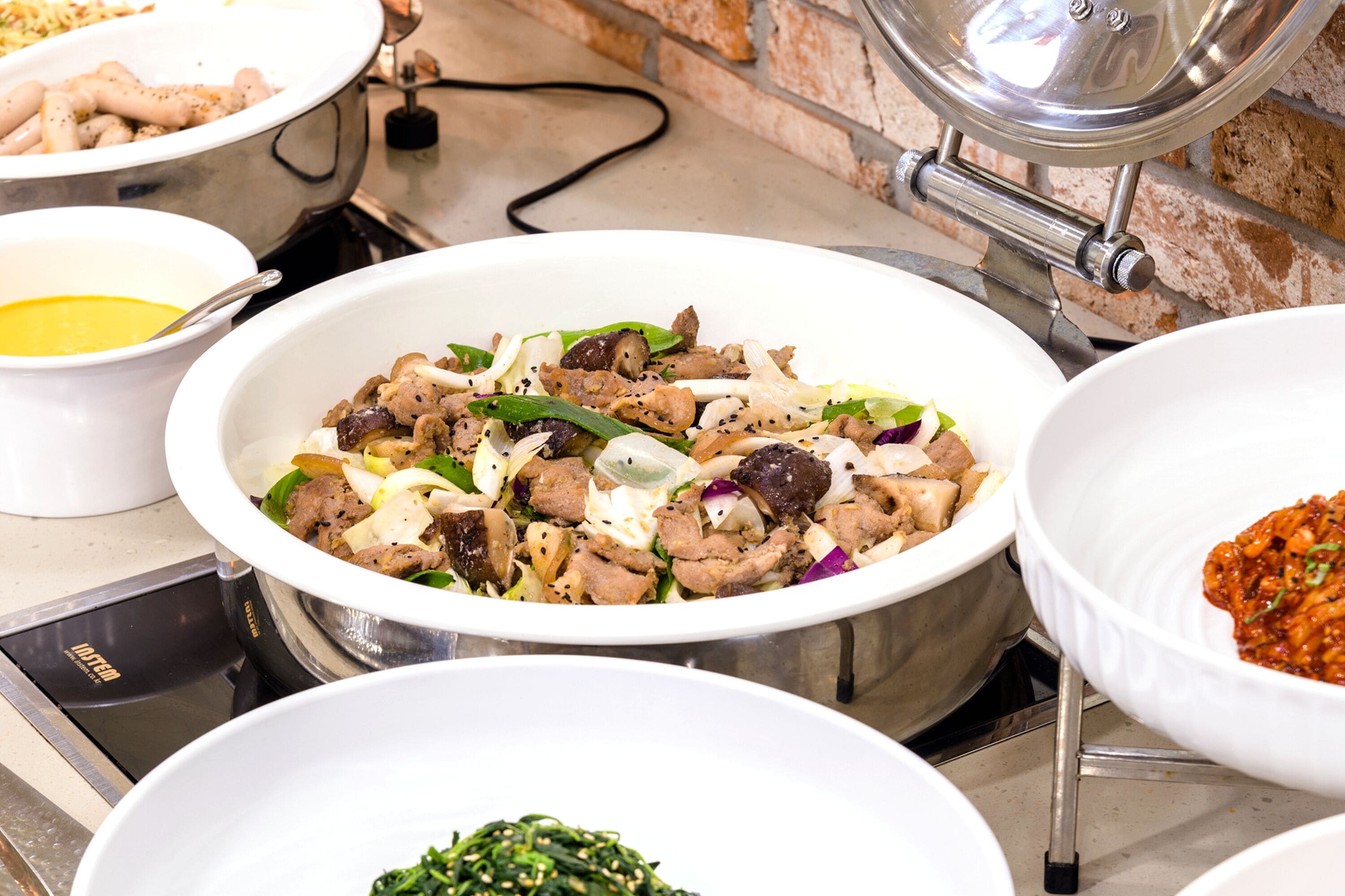 daily buffet breakfast (krw 15000 per person)