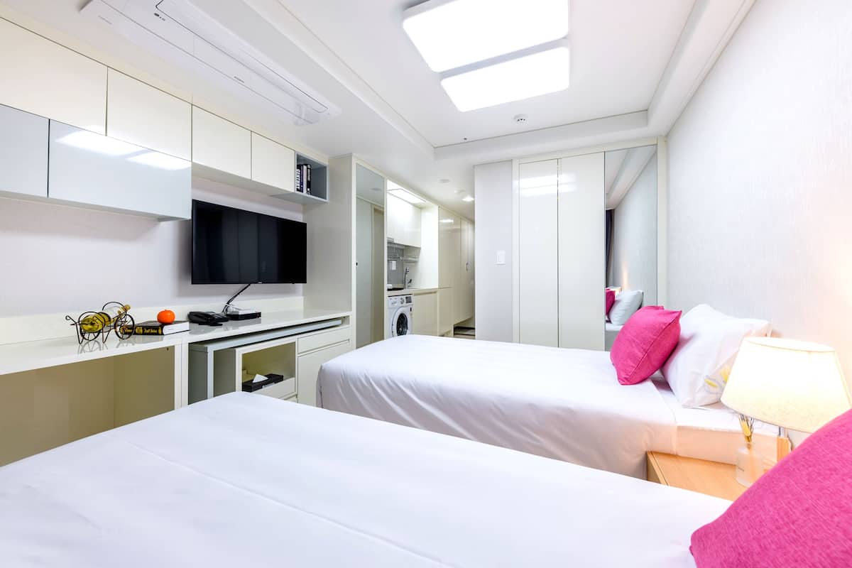 ห้องพรีเมียร์ทวิน, วิวเมือง | โต๊ะทำงาน, พื้นที่ทำงานแบบใช้แล็ปท็อป, ผ้าม่านกันแสง, ห้องเก็บเสียง