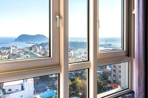Premier Twin Room, Ocean View | Beach/ocean view - Shin Shin Hotel Seogwipo (Seogwipo)