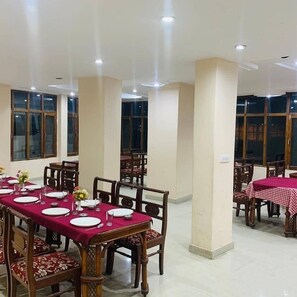 Restaurant - Hotel Kalinga Intercontinental (Manali)