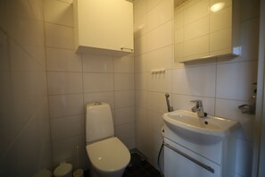 Cabin | Bathroom