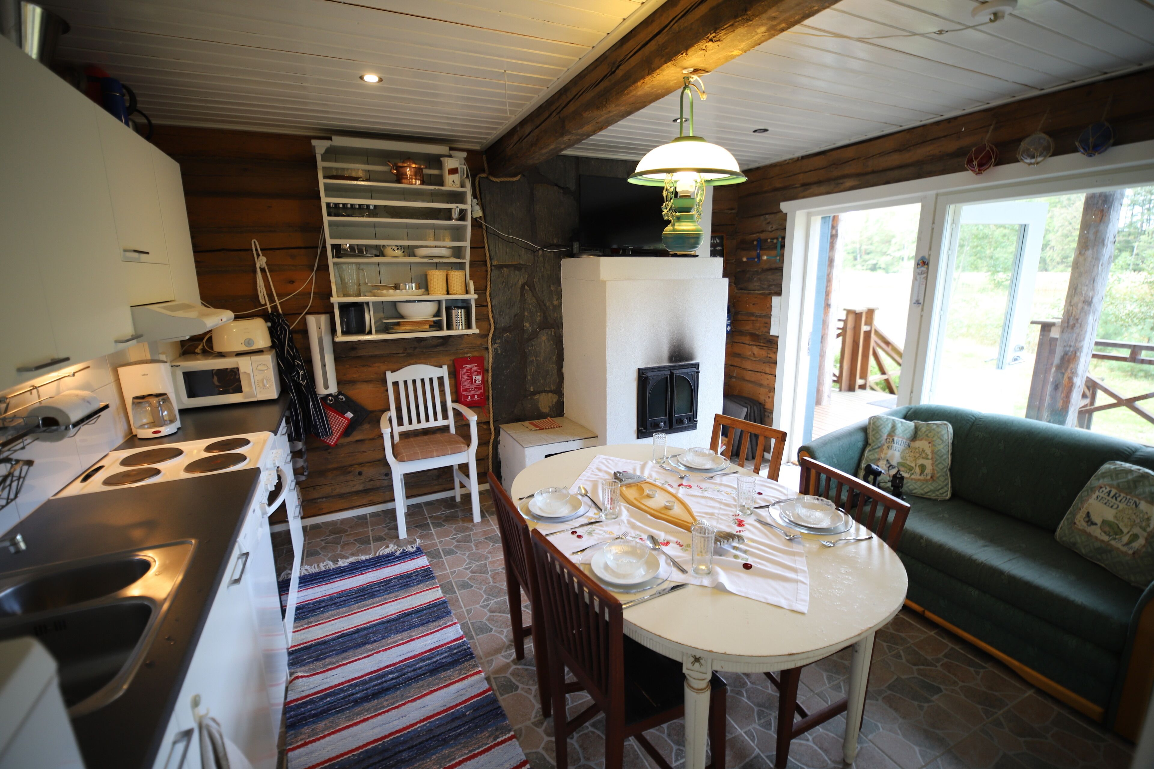 キャビン | 専用キッチン | 冷蔵庫、電子レンジ、オーブン、コンロ