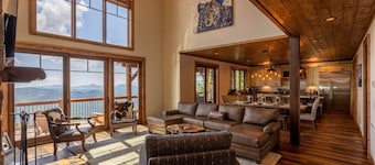 Majestic View Hideaway at Eagles Nest - NEW HOME! 50mi views, hot tub, game room!