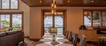 Majestic View Hideaway at Eagles Nest - NEW HOME! 50mi views, hot tub, game room!