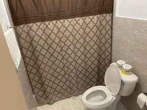 Bathroom - 3 Bedroom Private home with Free Wifi and Free Parking (Chalan Pago Ordot)
