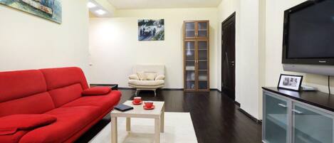 Classic Apartment | Living area | 40-inch flat-screen TV with cable channels, TV
