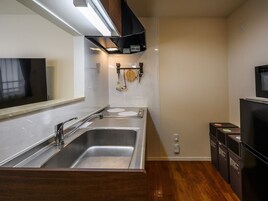 Japanese style Condo 5 people no smoking | Private kitchen | Fridge, microwave, stovetop, rice cooker